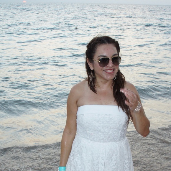 Meet your Posher, Ceci - Picture 1 of 1